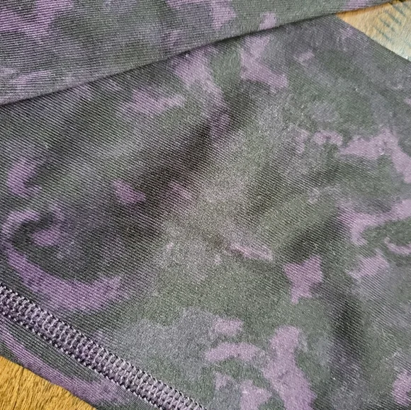 Lululemon full length Leggings size 4 in black and purple - Picture 3 of 3